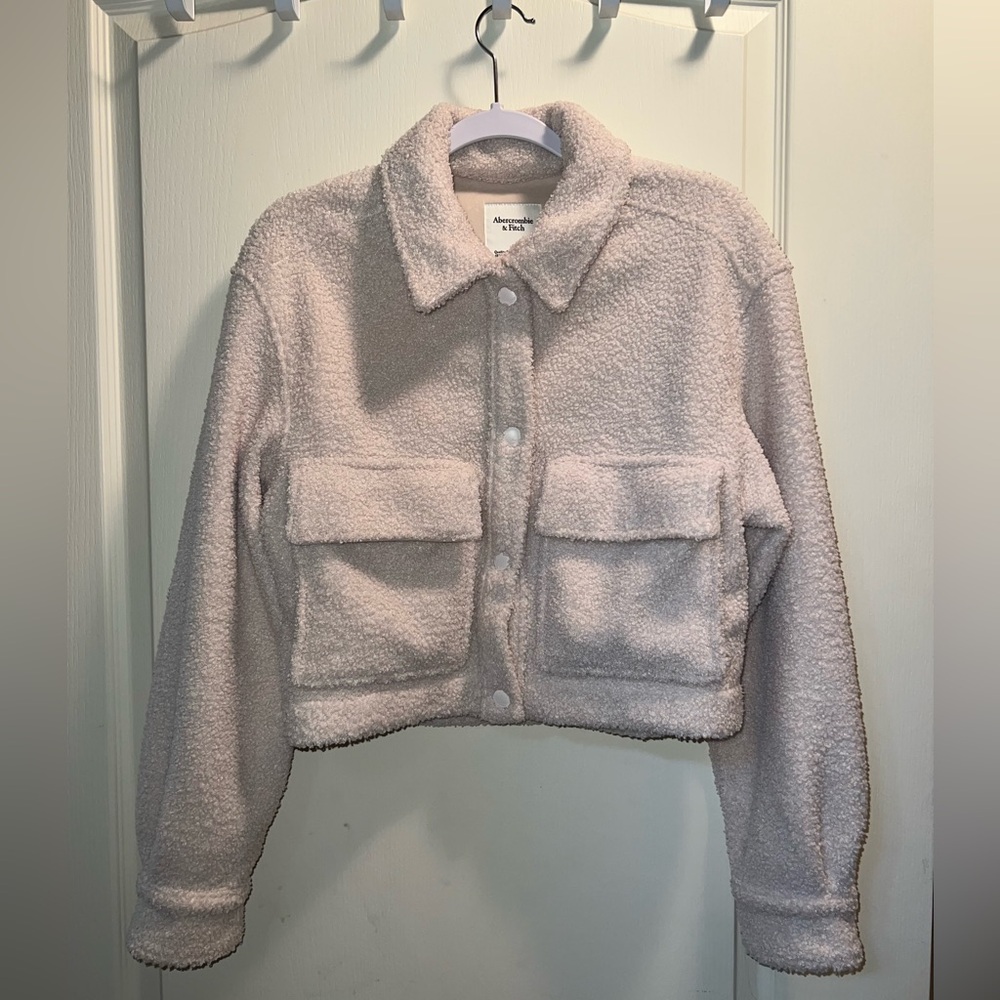 A&F Women’s Cropped Sherpa Shirt Jacket Cream